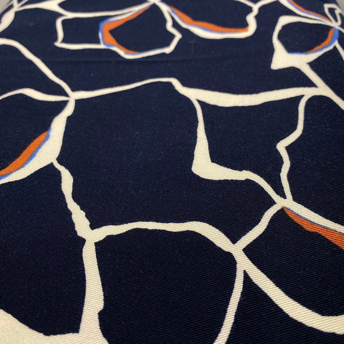 Twill de viscose marine à zébrures crème